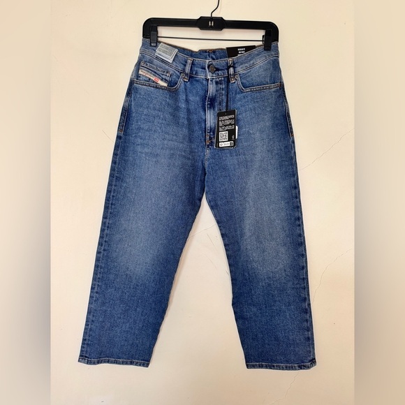 NWT Women’s Diesel Boyfriend Style Ankle Length StreetWear 5 Pocket Denim Jeans - Picture 3 of 14